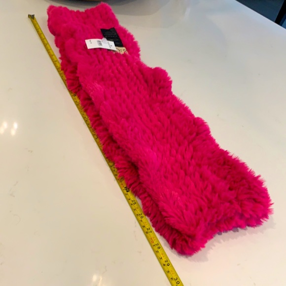 Faux fur fuchsia infinity scarf, NWT - Picture 5 of 7